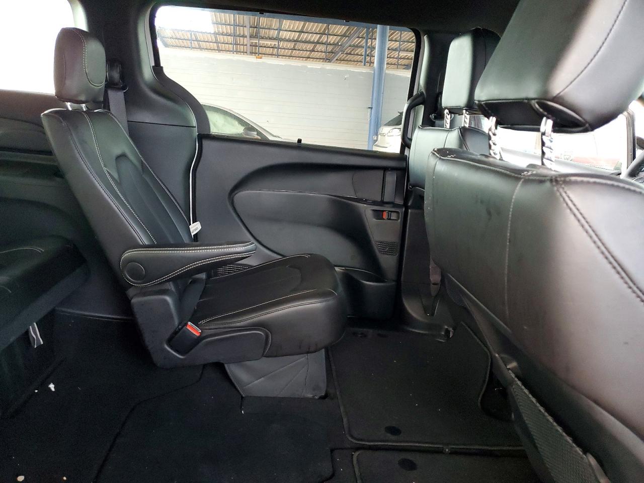 2025 CHRYSLER VOYAGER LX photo 11