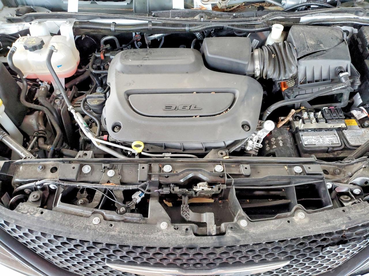 2025 CHRYSLER VOYAGER LX photo 12