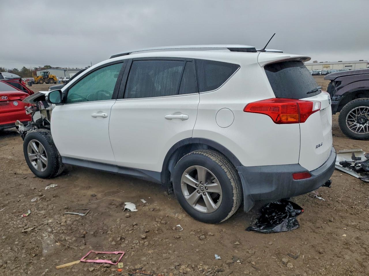 2015 TOYOTA RAV4 XLE photo 2