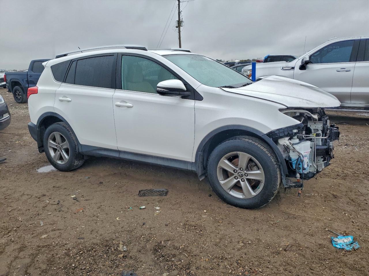 2015 TOYOTA RAV4 XLE photo 4