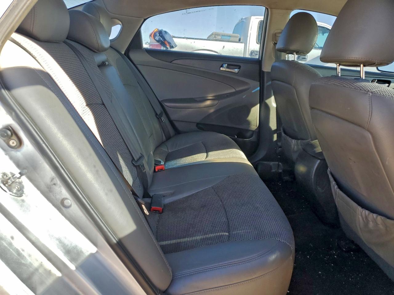 2011 HYUNDAI SONATA SE photo 28