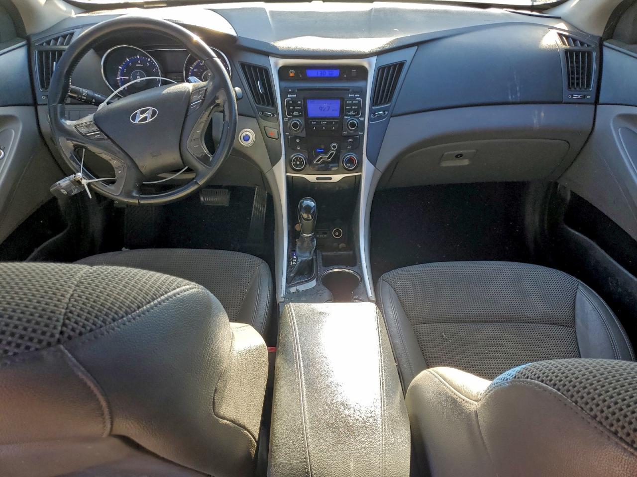 2011 HYUNDAI SONATA SE photo 22