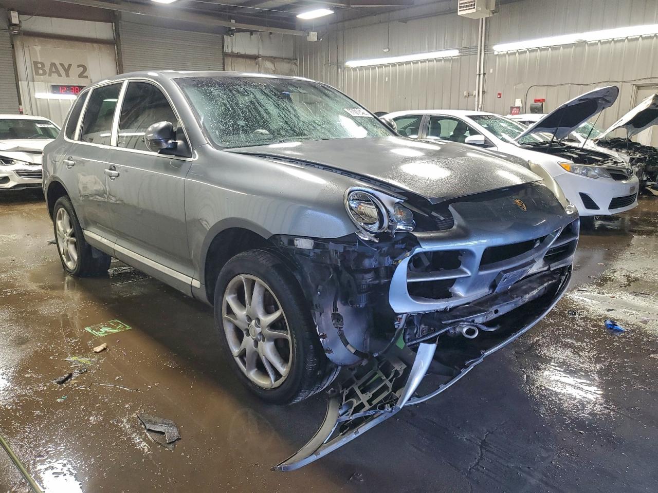 2005 PORSCHE CAYENNE photo 4