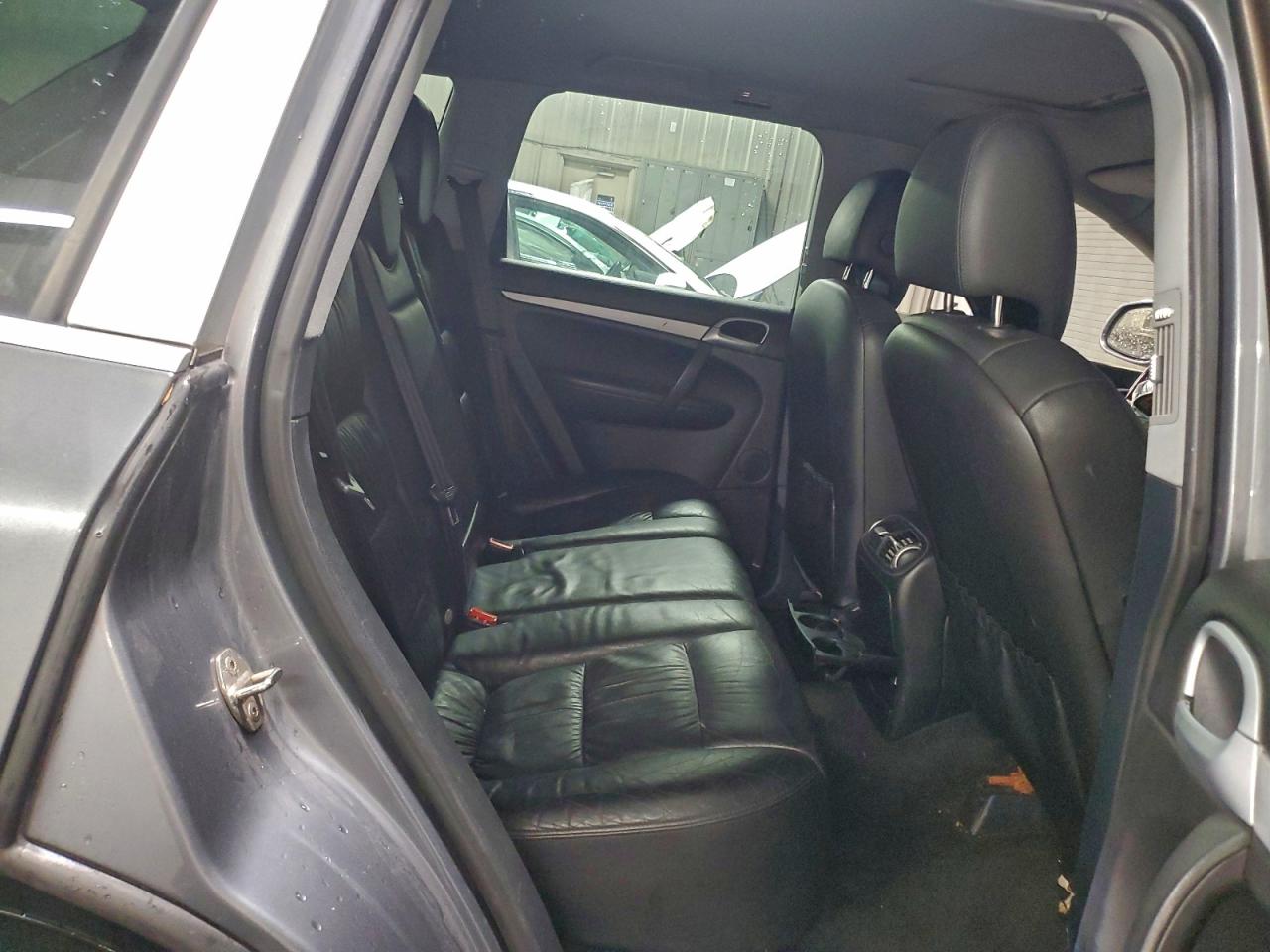 2005 PORSCHE CAYENNE photo 10