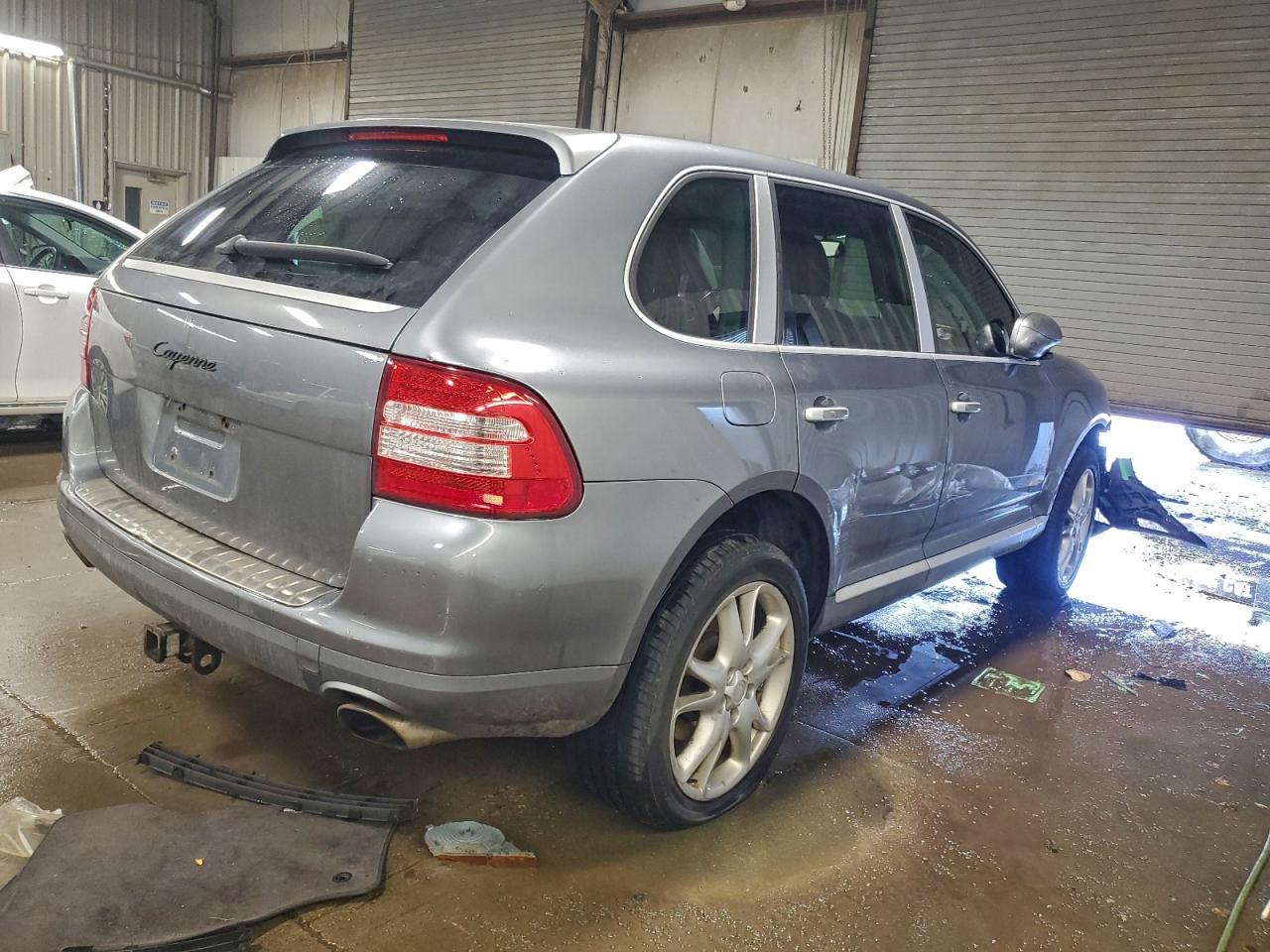 2005 PORSCHE CAYENNE photo 3