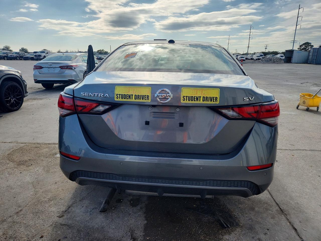 2022 NISSAN SENTRA SV photo 6
