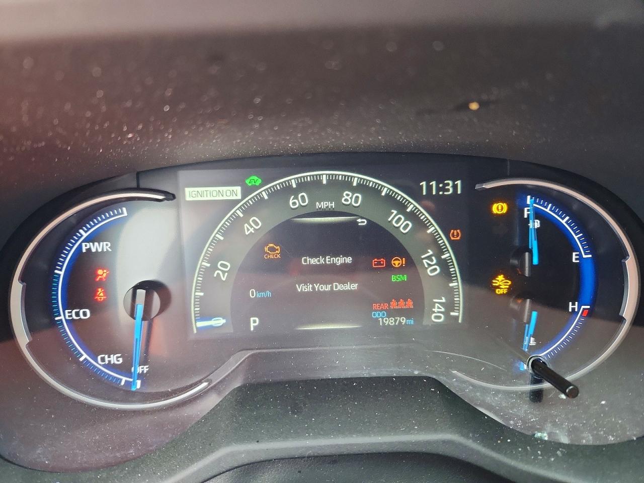 2025 TOYOTA RAV4 XLE photo 17