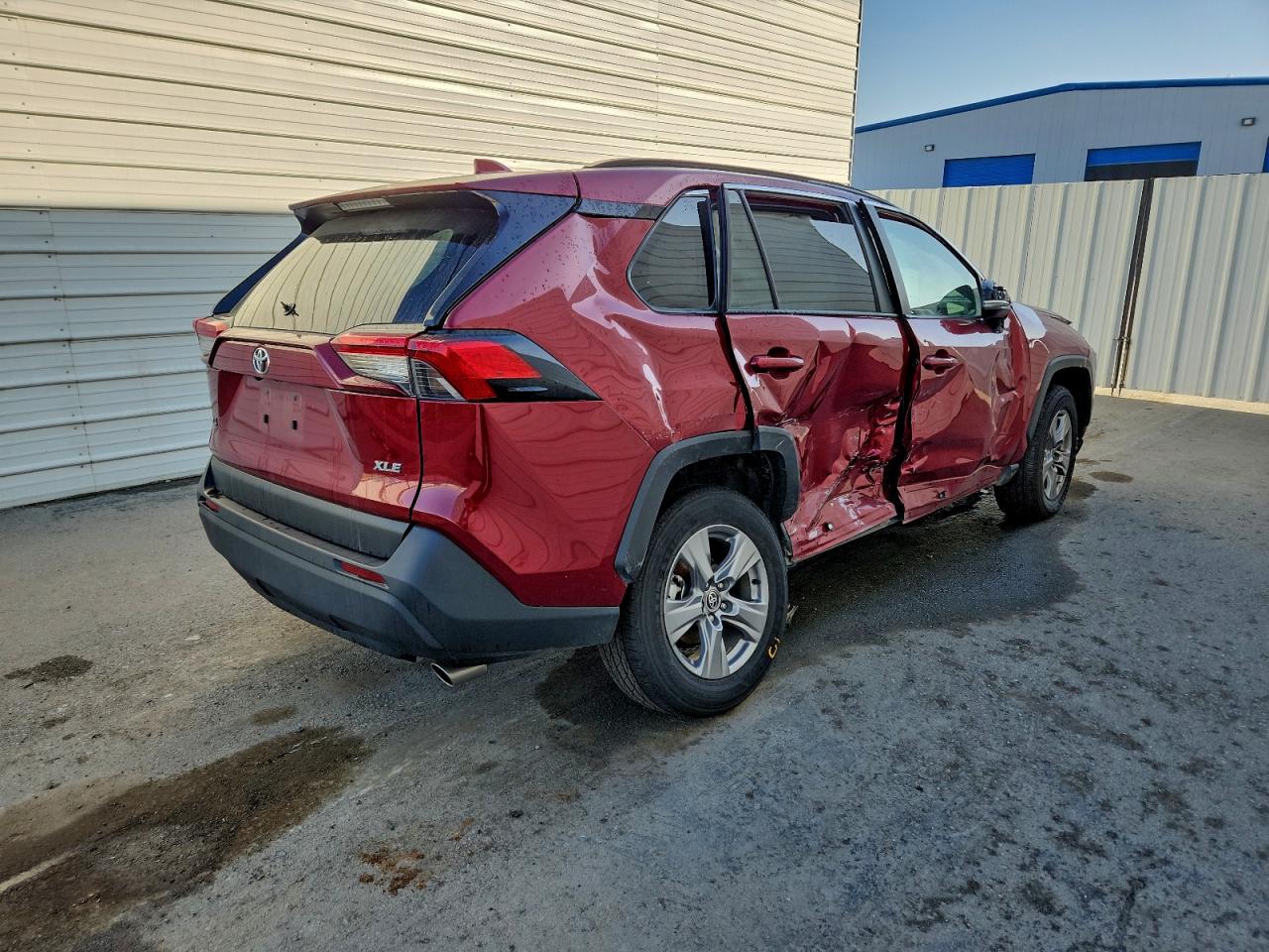 2025 TOYOTA RAV4 XLE photo 5