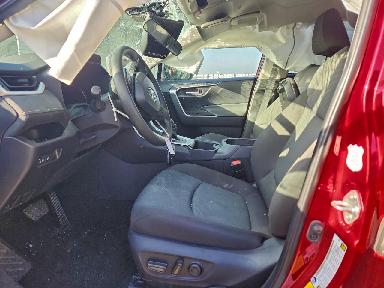 2025 TOYOTA RAV4 XLE photo 13