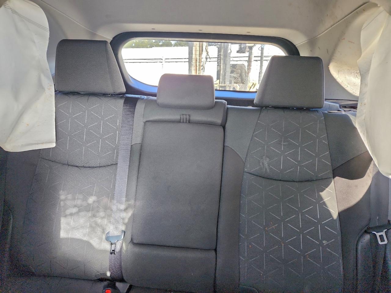 2025 TOYOTA RAV4 XLE photo 19