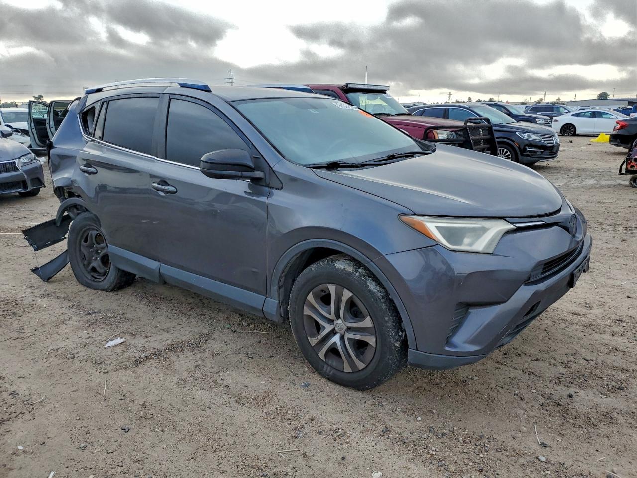 2016 TOYOTA RAV4 LE photo 4