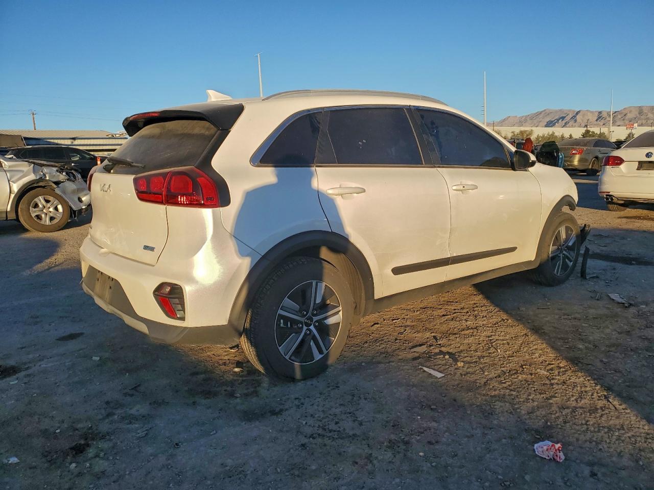2022 KIA NIRO LXS photo 3