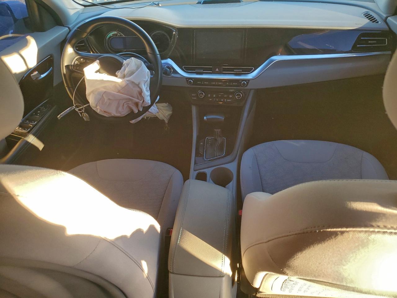2022 KIA NIRO LXS photo 8