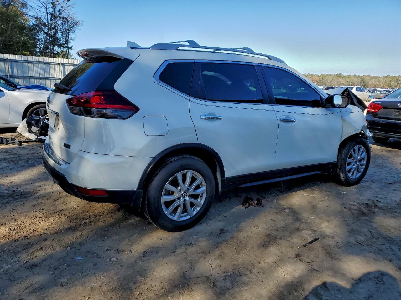 2019 NISSAN ROGUE S photo 5