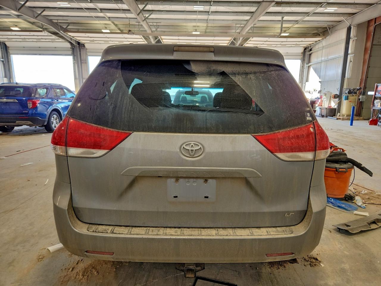 2014 TOYOTA SIENNA LE photo 11