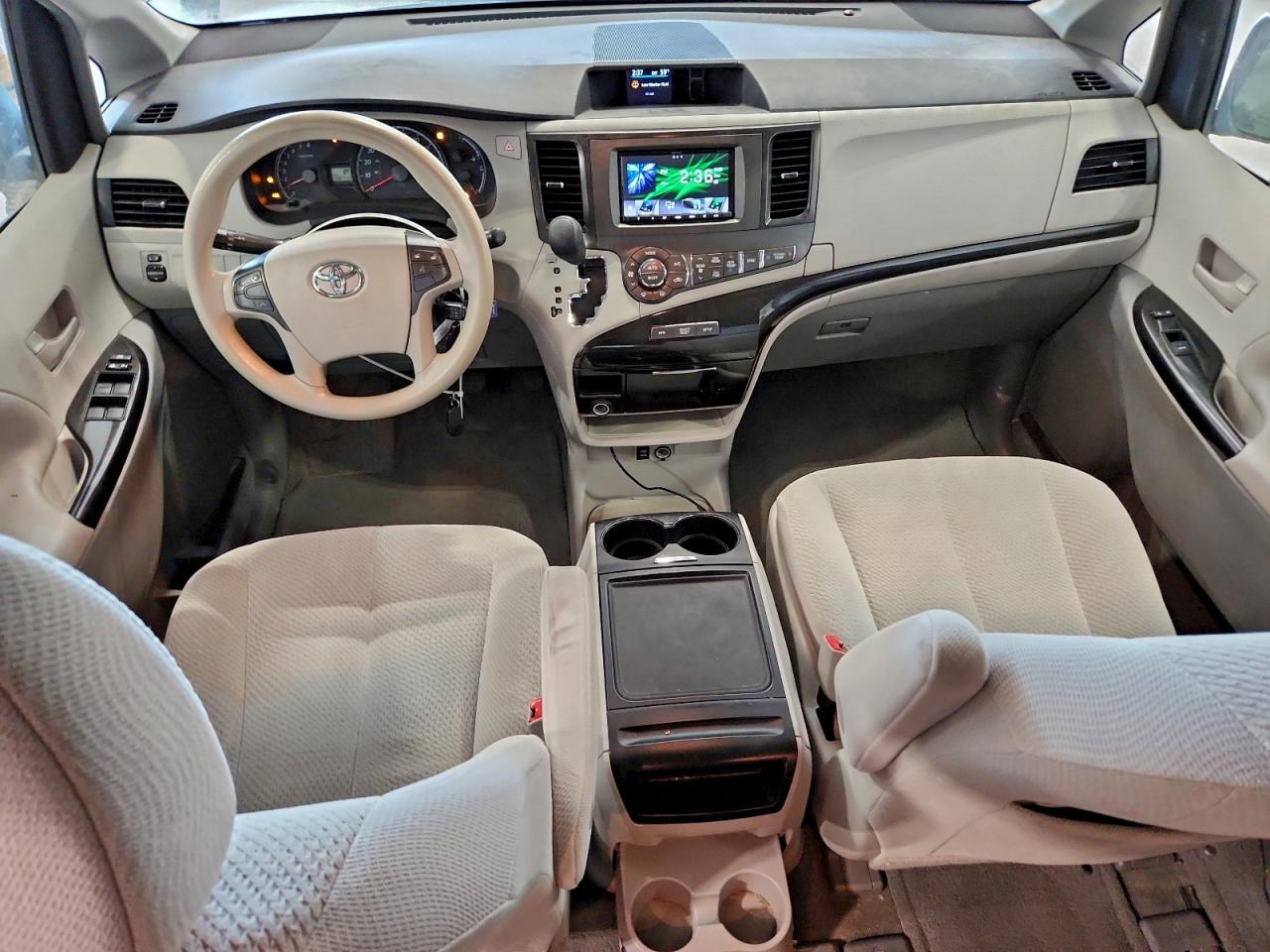 2014 TOYOTA SIENNA LE photo 15