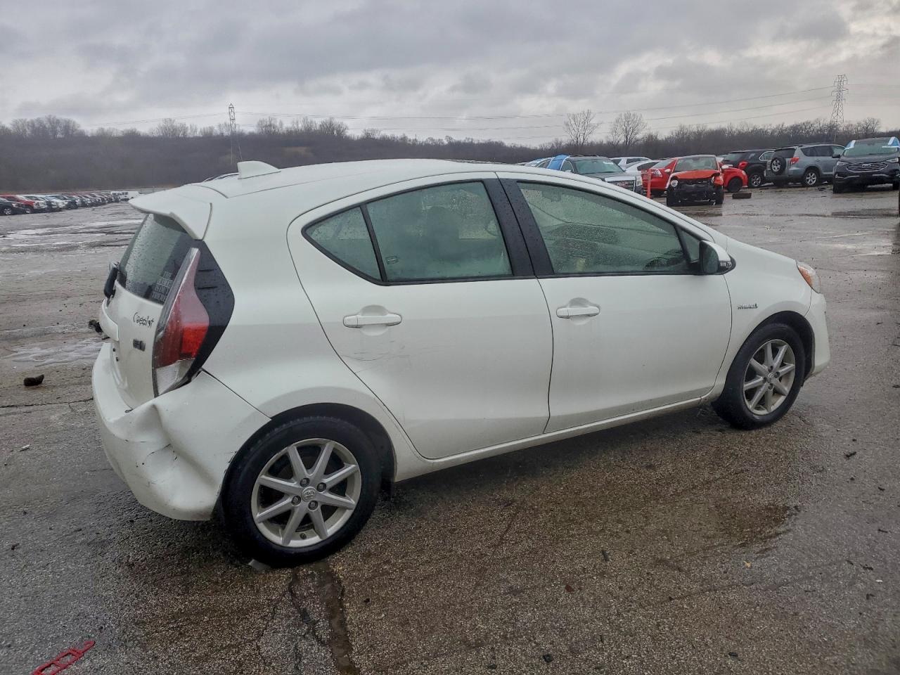 2016 TOYOTA PRIUS C photo 7