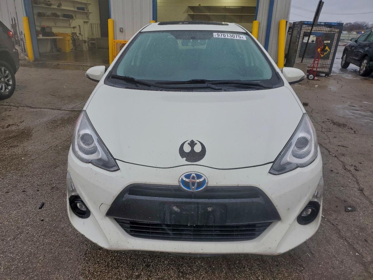 2016 TOYOTA PRIUS C photo 13