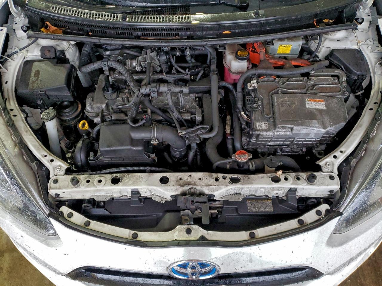 2016 TOYOTA PRIUS C photo 31