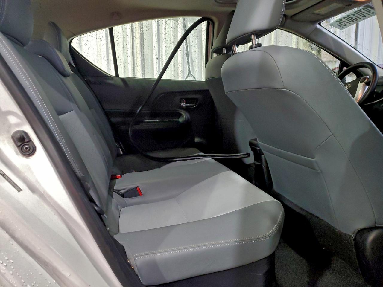 2016 TOYOTA PRIUS C photo 28