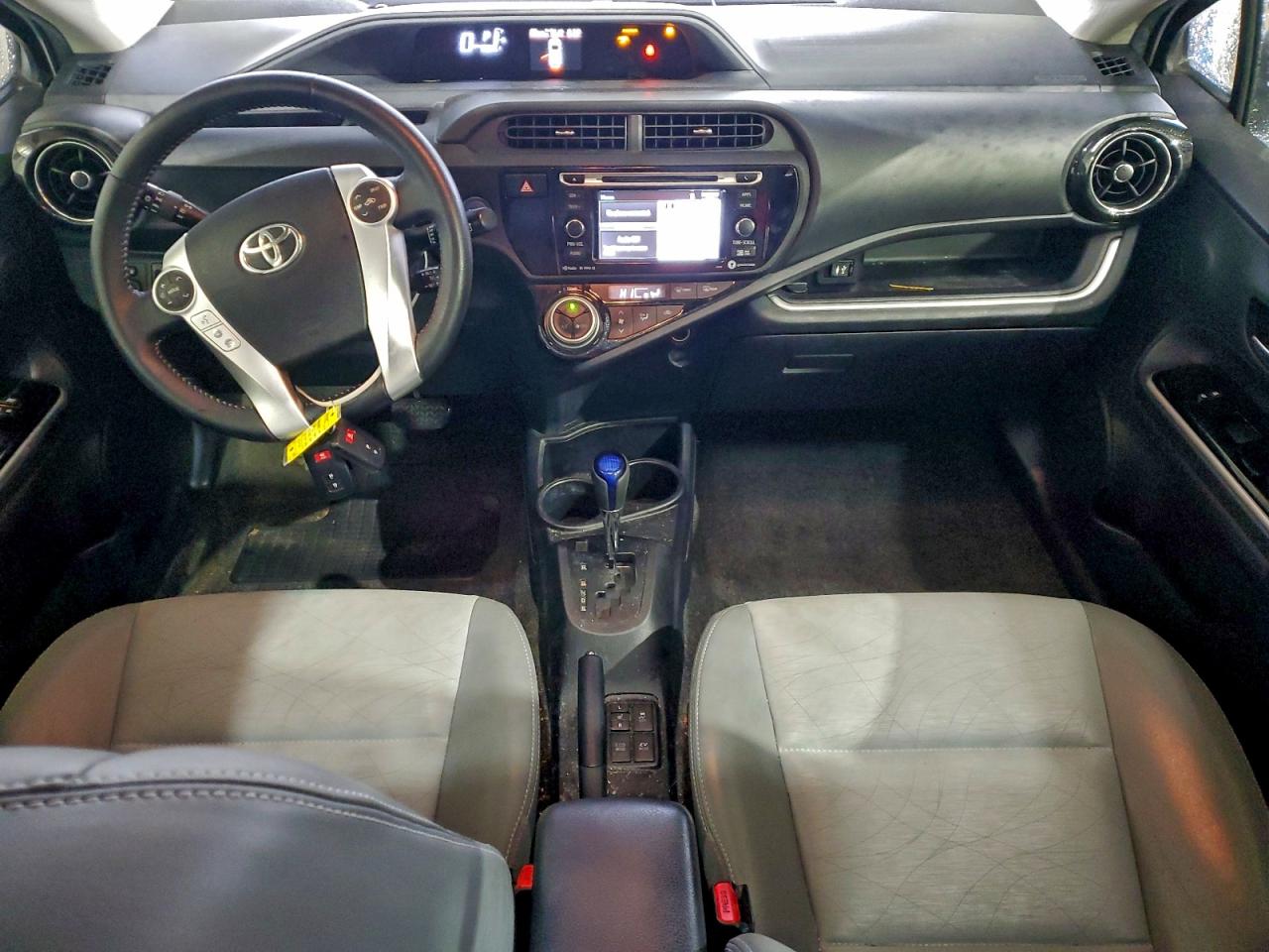 2016 TOYOTA PRIUS C photo 22
