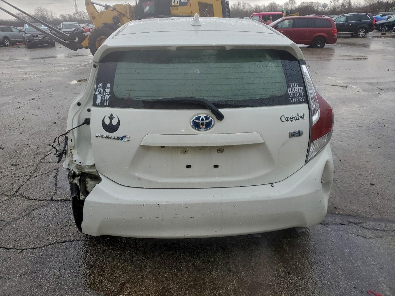 2016 TOYOTA PRIUS C photo 16