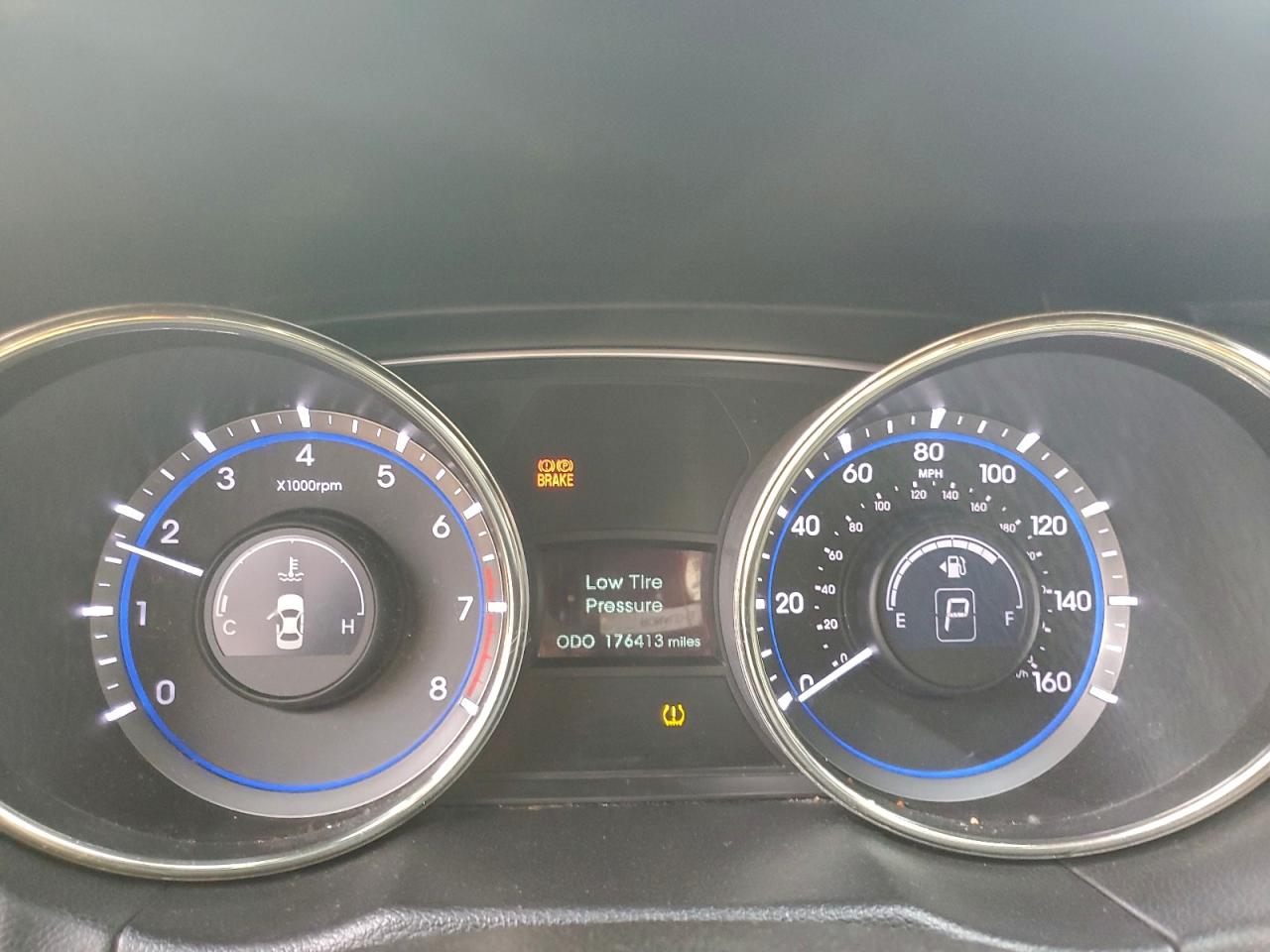 2011 HYUNDAI SONATA SE photo 9