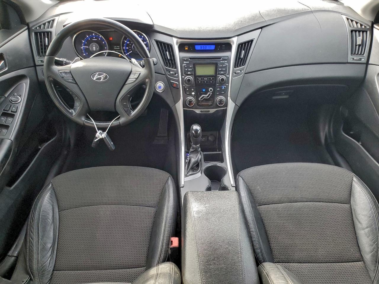 2011 HYUNDAI SONATA SE photo 8