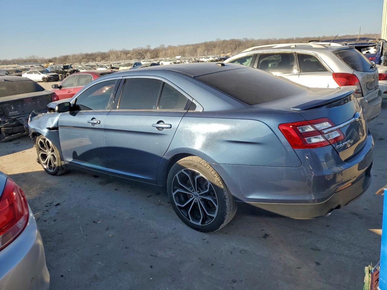 2018 FORD TAURUS SHO photo 2