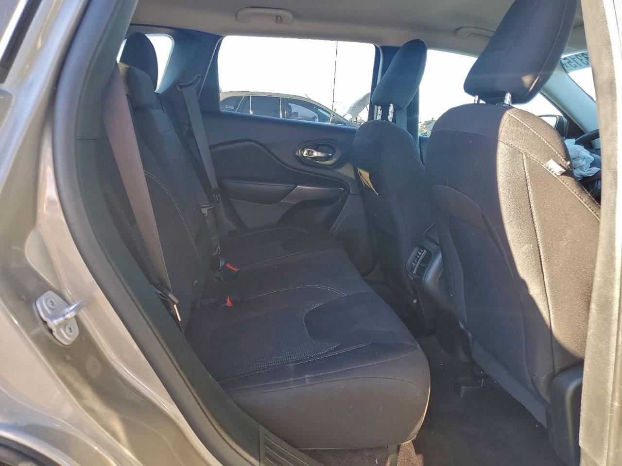 2019 JEEP CHEROKEE LATITUDE photo 11