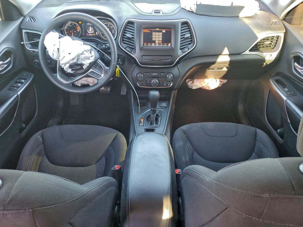 2019 JEEP CHEROKEE LATITUDE photo 8