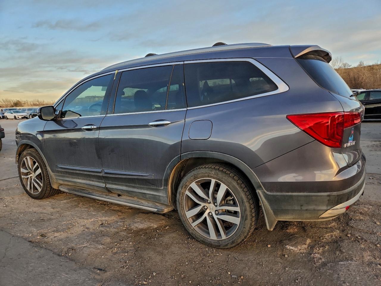 2016 HONDA PILOT ELITE photo 2