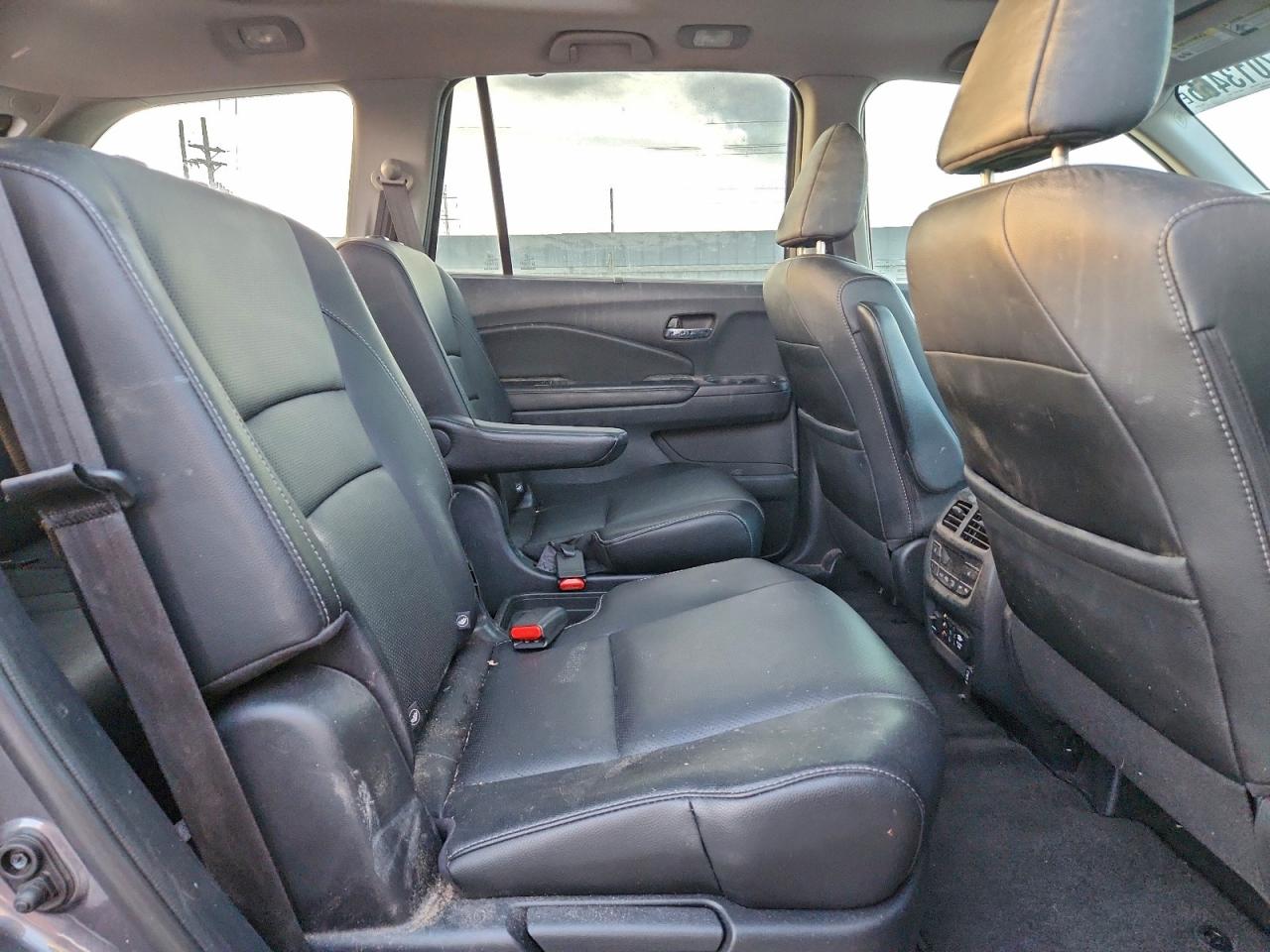 2016 HONDA PILOT ELITE photo 11