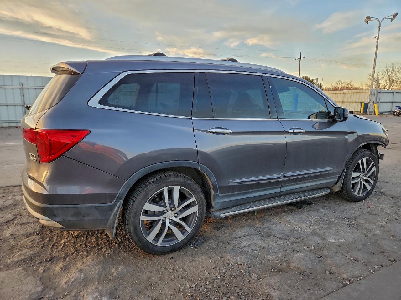 2016 HONDA PILOT ELITE photo 3