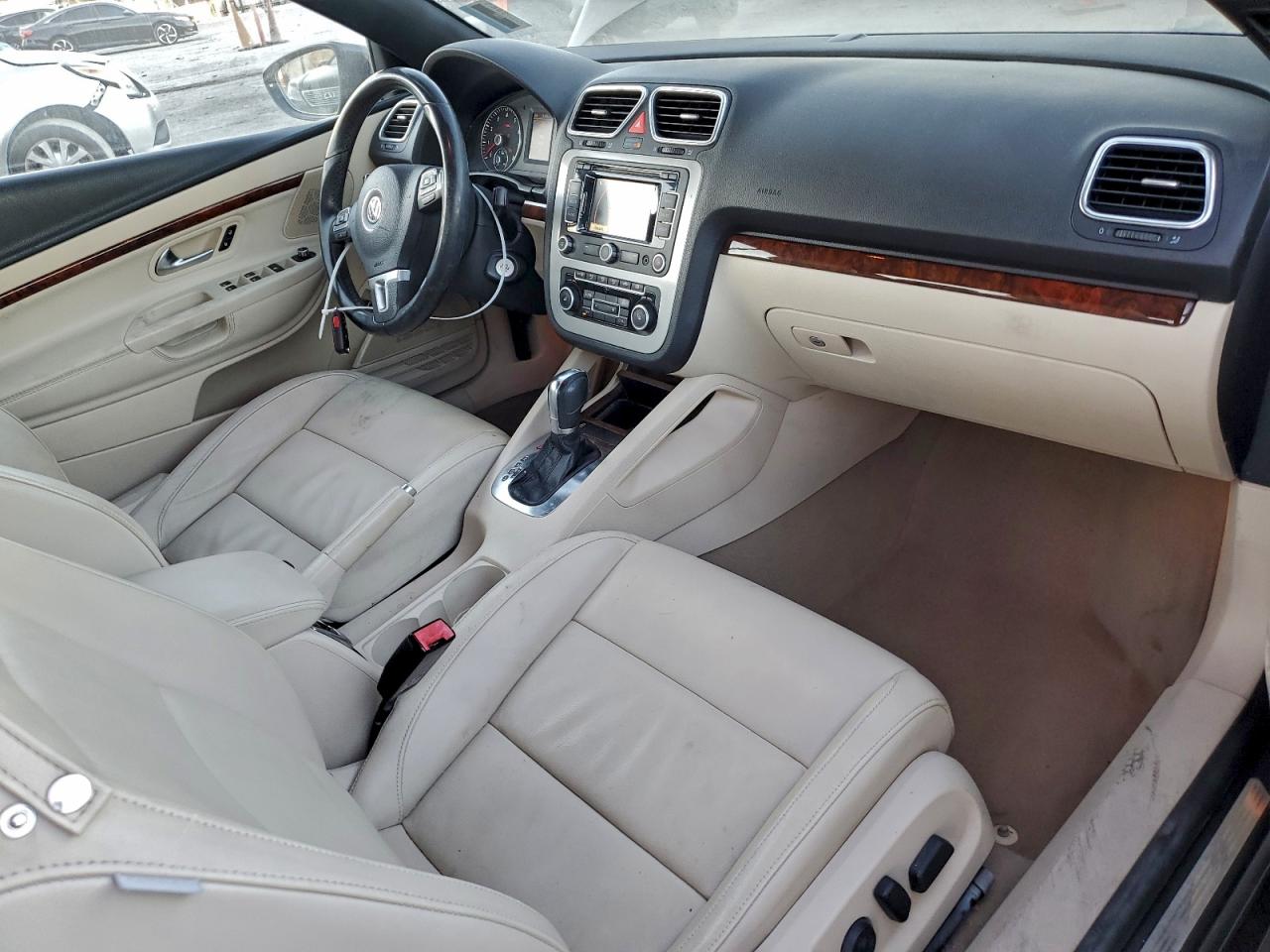 2012 VOLKSWAGEN EOS LUX photo 8