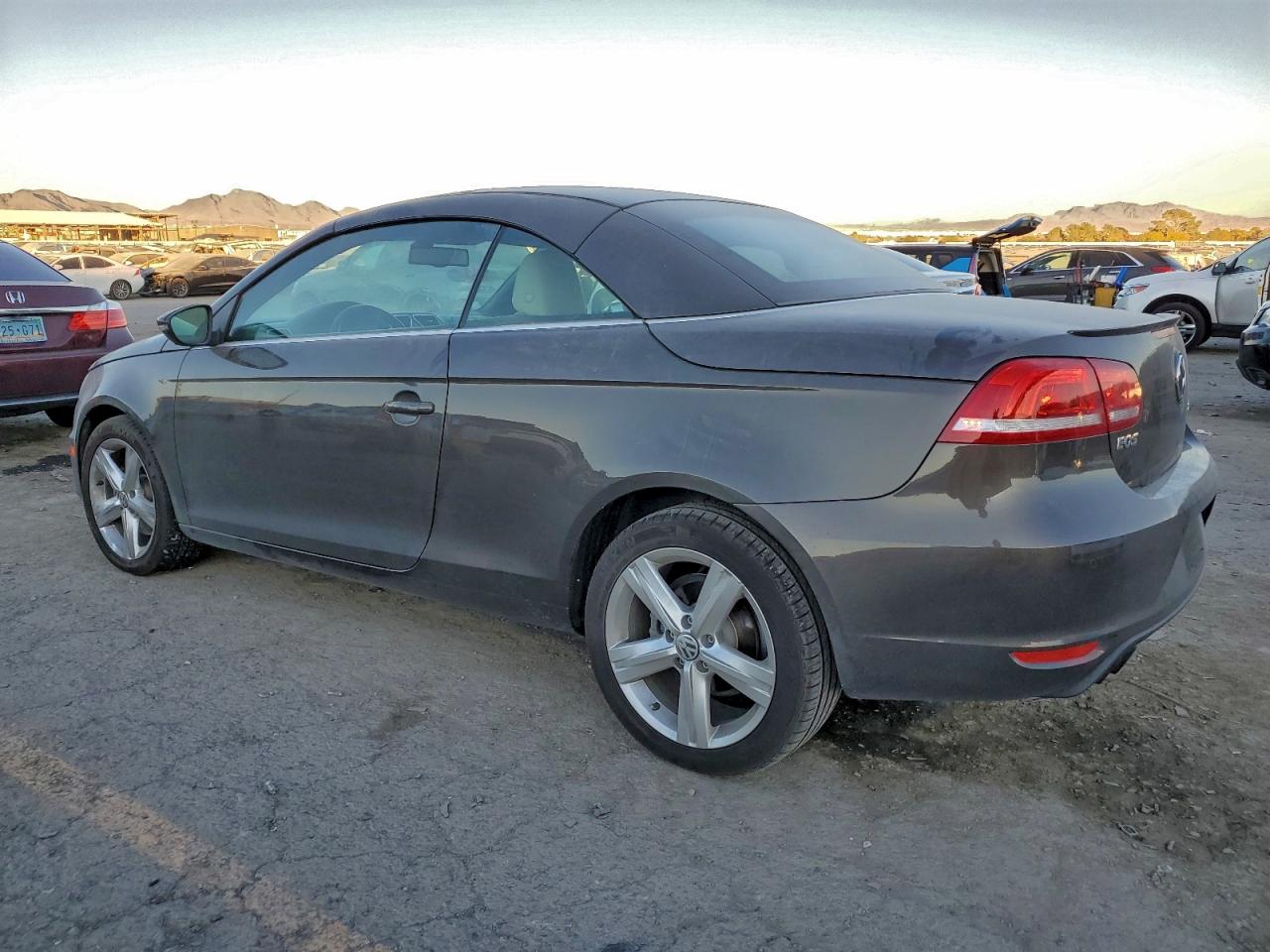 2012 VOLKSWAGEN EOS LUX photo 2