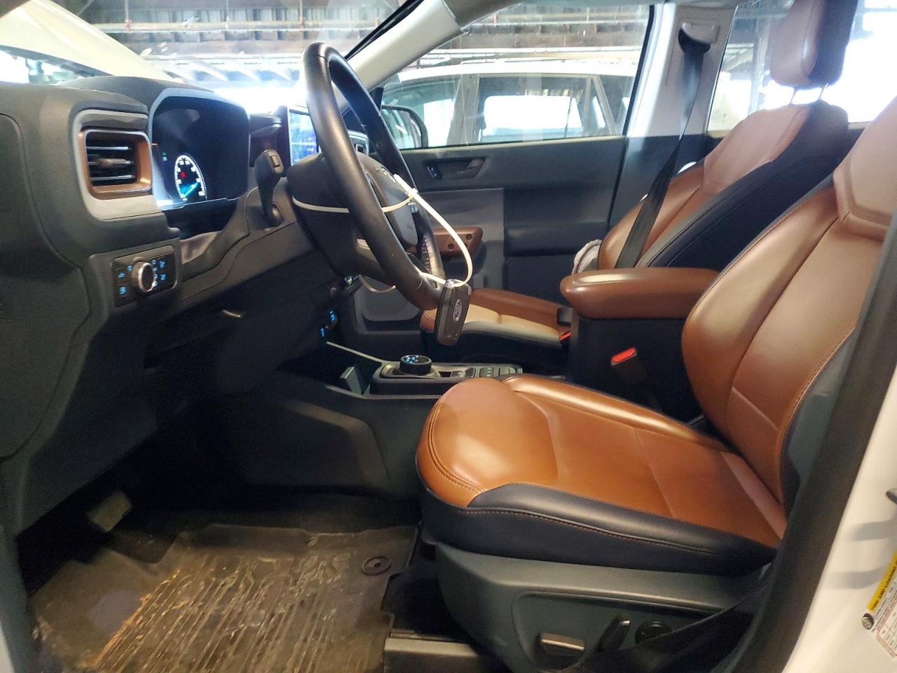 2024 FORD MAVERICK LARIAT photo 13