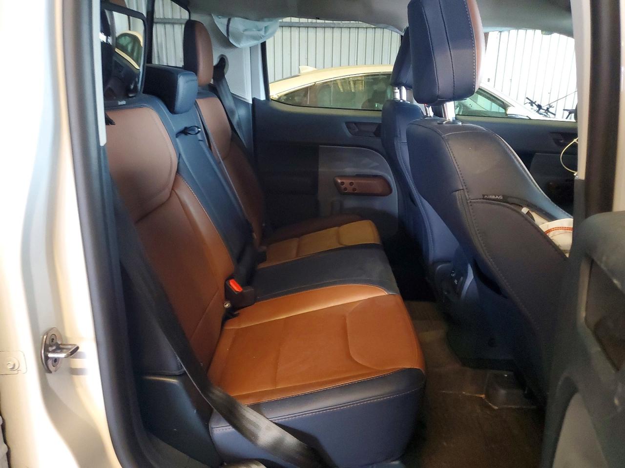 2024 FORD MAVERICK LARIAT photo 19