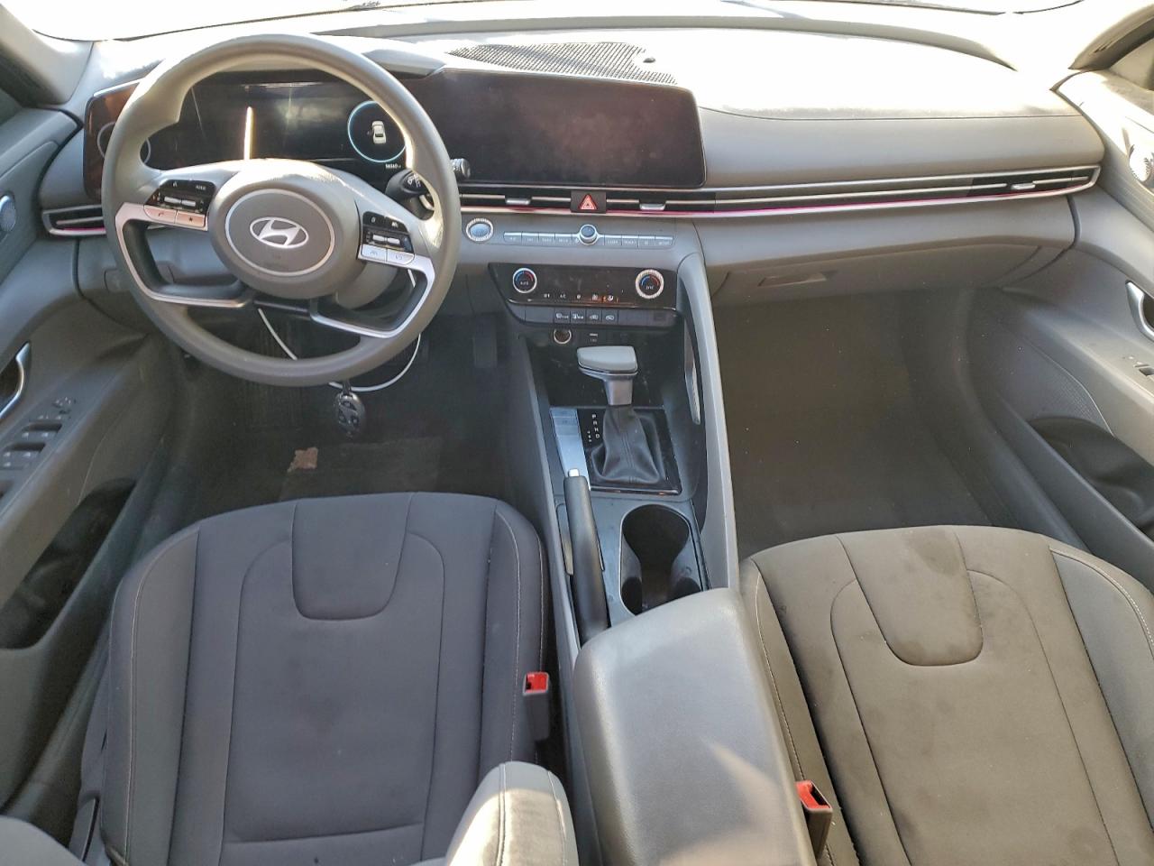 2024 HYUNDAI ELANTRA SEL photo 8