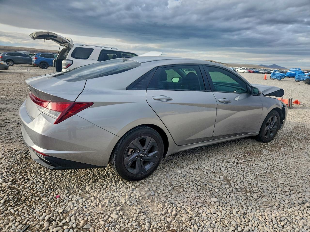2023 HYUNDAI ELANTRA SEL photo 3