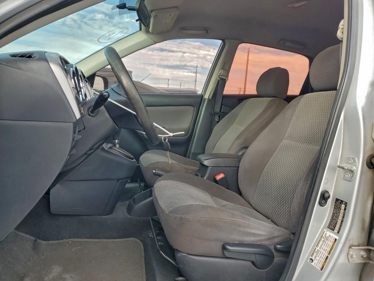 2008 TOYOTA COROLLA MATRIX XR photo 7