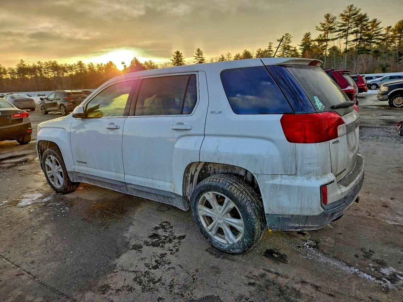 2017 GMC TERRAIN SLE photo 2