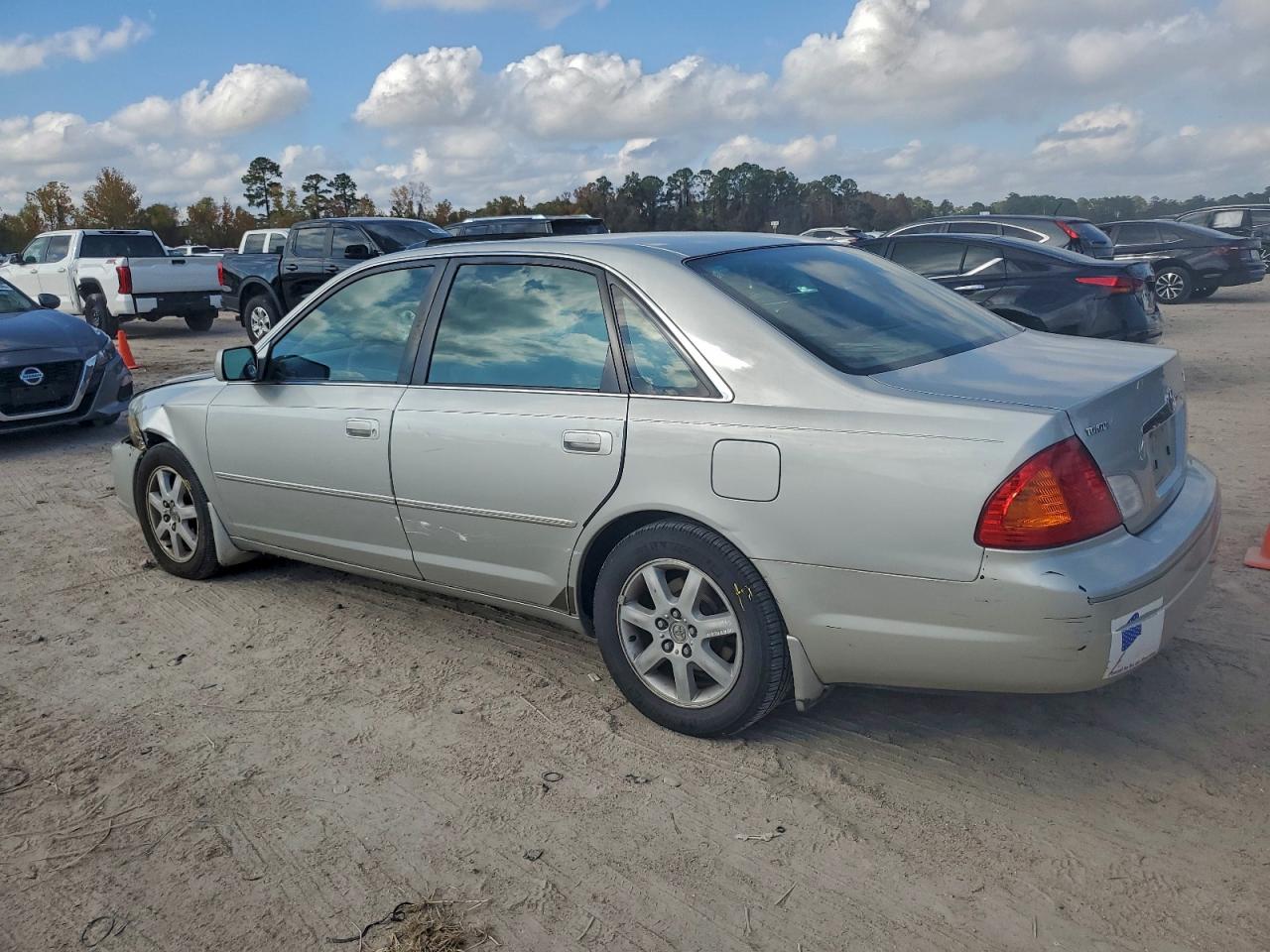 2001 TOYOTA AVALON XL photo 4