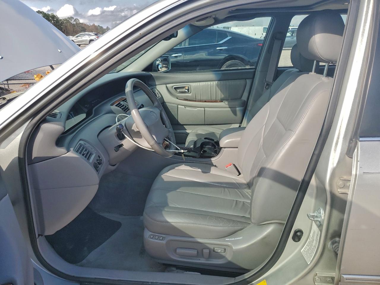 2001 TOYOTA AVALON XL photo 19