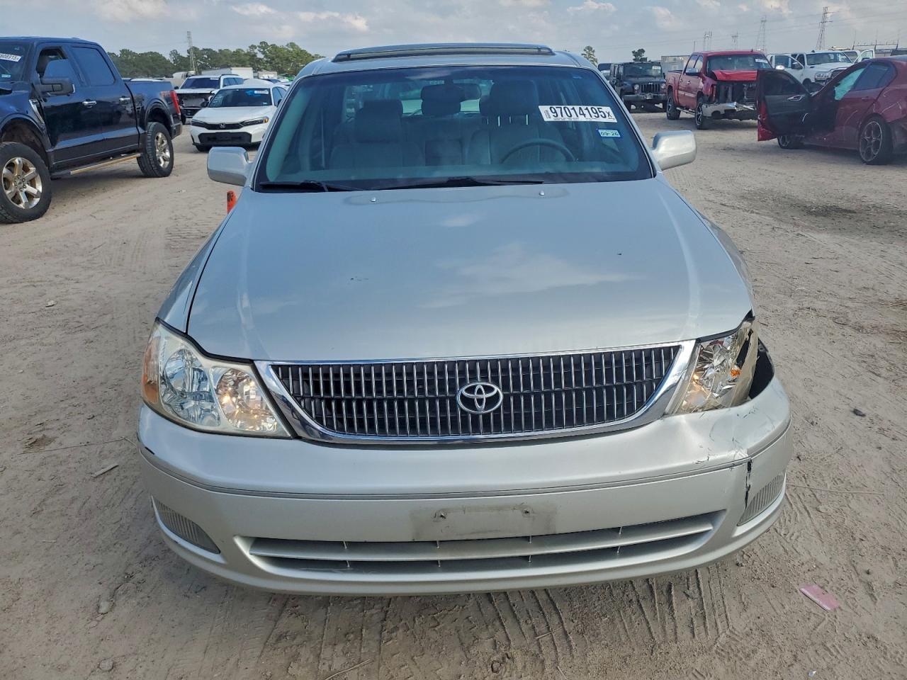 2001 TOYOTA AVALON XL photo 13