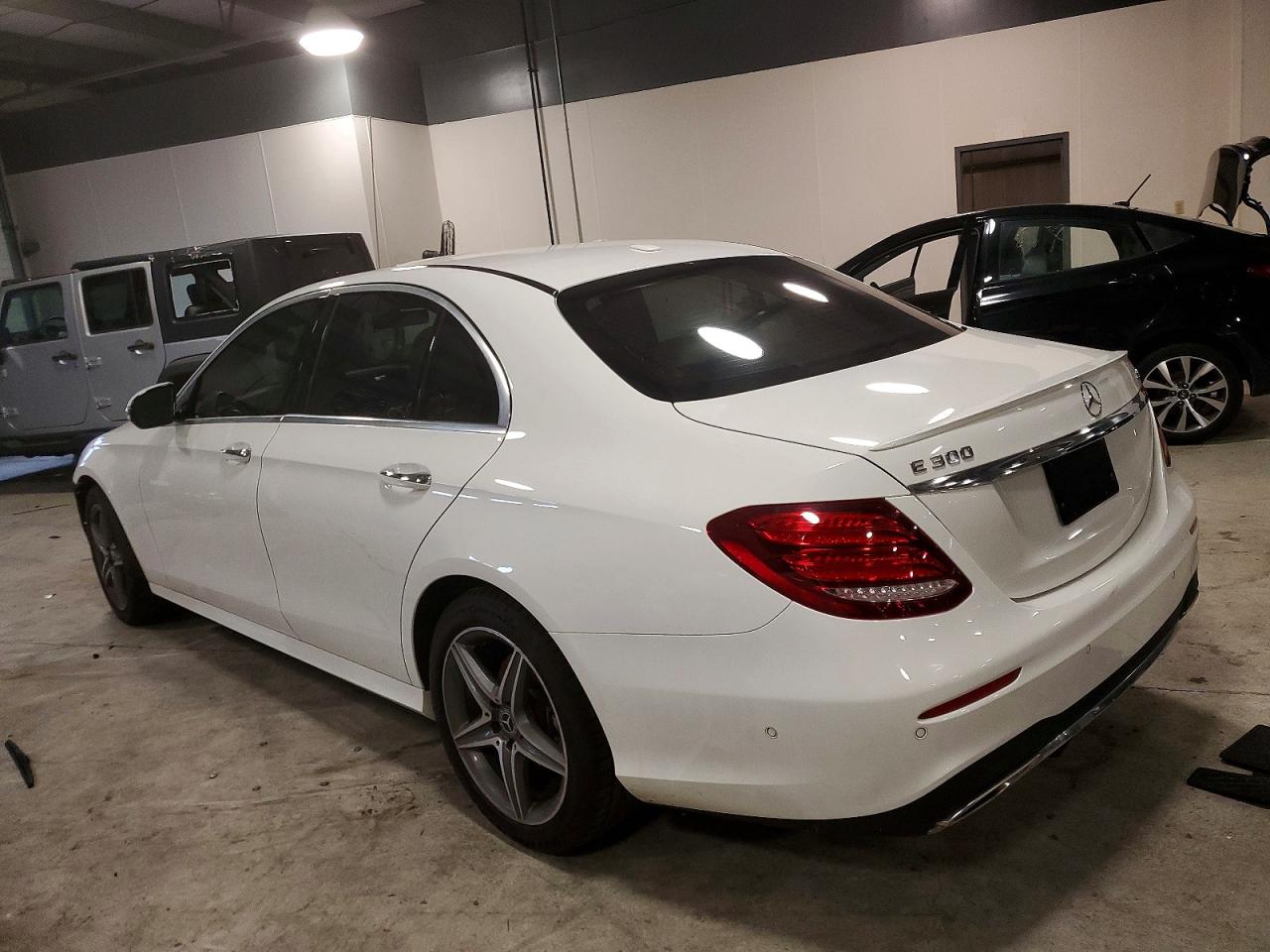2017 MERCEDES-BENZ E 300 4MATIC photo 2