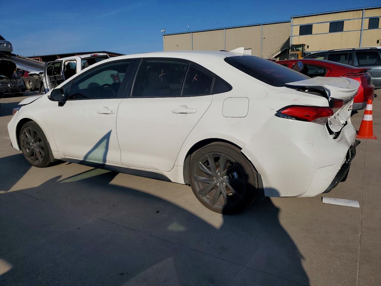 2025 TOYOTA COROLLA LE photo 2