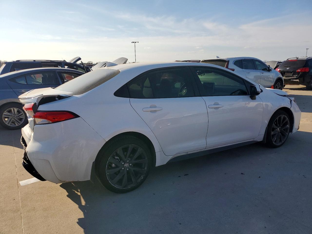 2025 TOYOTA COROLLA LE photo 3
