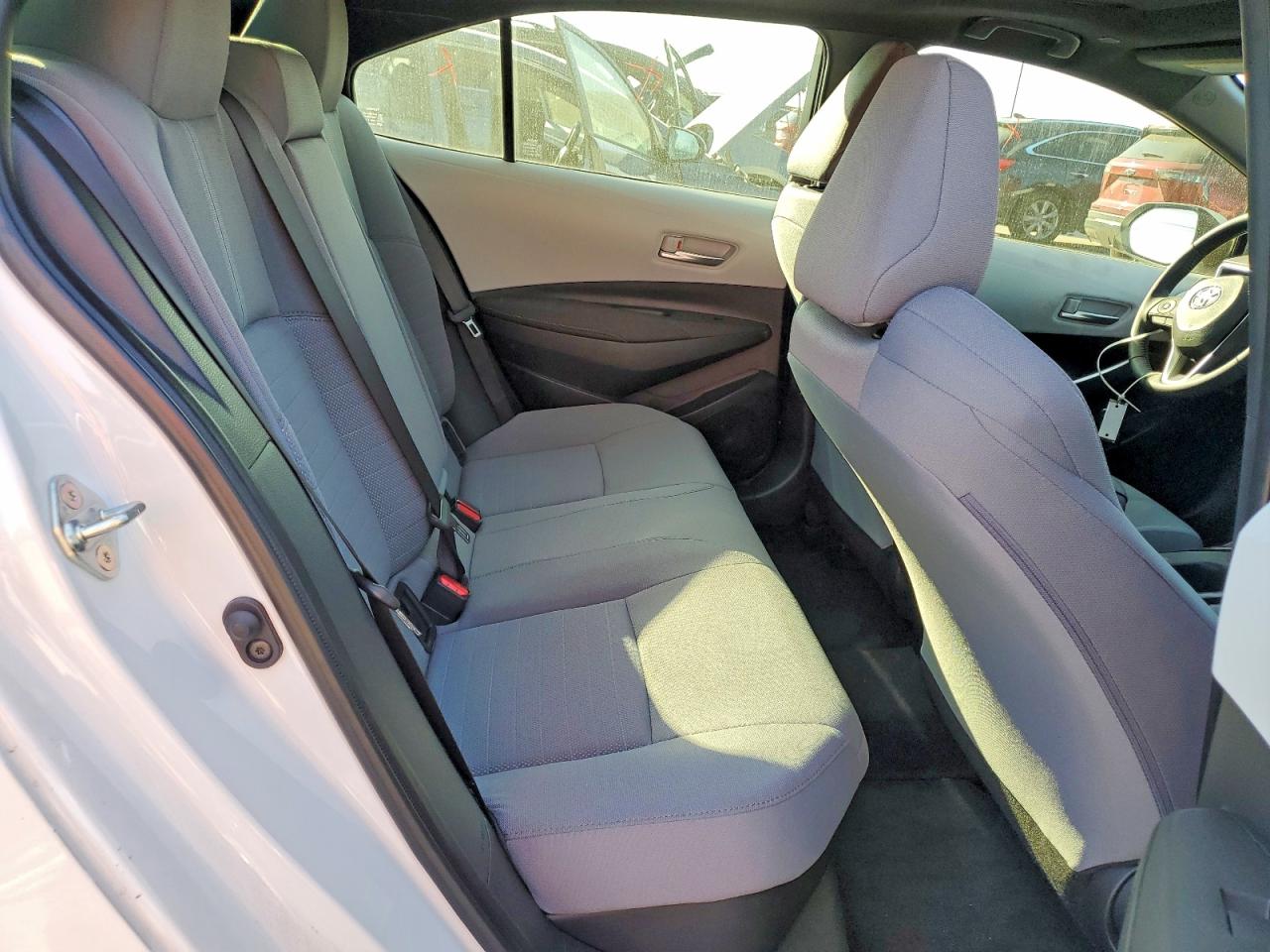 2025 TOYOTA COROLLA LE photo 10
