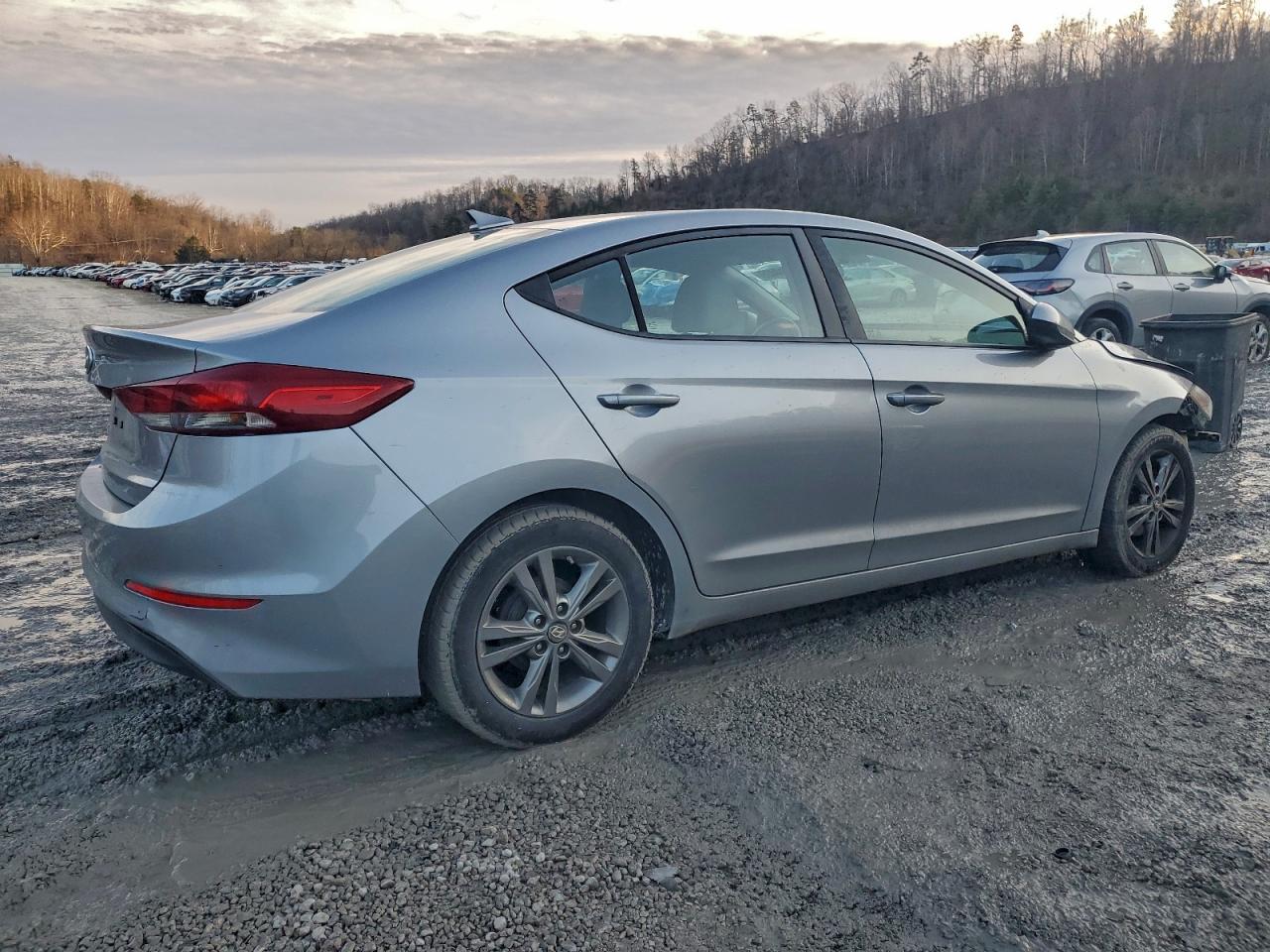 2017 HYUNDAI ELANTRA SE photo 5
